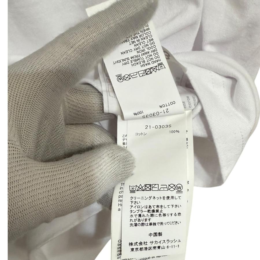 美品 21AW sacai サカイ One Kind Word Eric Haze T-Shirt 半袖 クルーネック Tシャツ ロゴ カットソー 21-0303S サイズ0 ホワイト レディース 古着 中古 USED sacai - 美品 21AW sacai サカイ One Kind Word Eric Haze T-Shirt