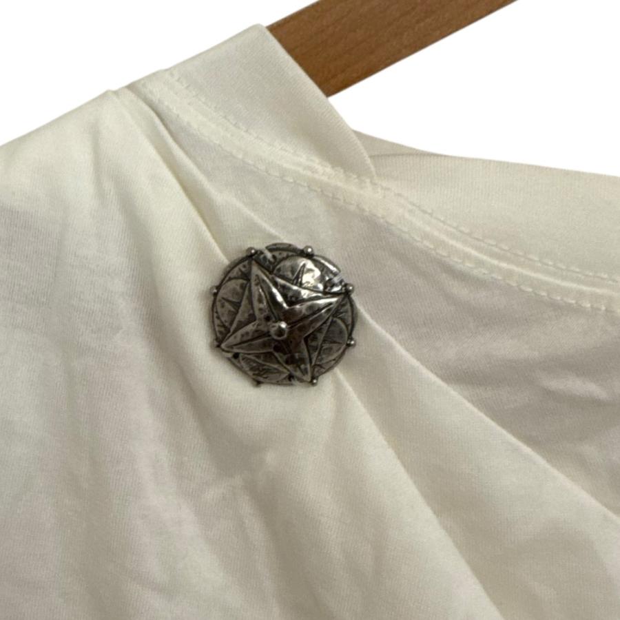 美品 LOUIS VUITTON ルイヴィトン モノグラムチャーム付き 半袖 Tシャツ カットソー サイズXS ホワイト レディース 古着 中古 USED LOUIS VUITTON（ルイ・ヴィトン） 美品 モノグラムチャーム付き 半袖 T