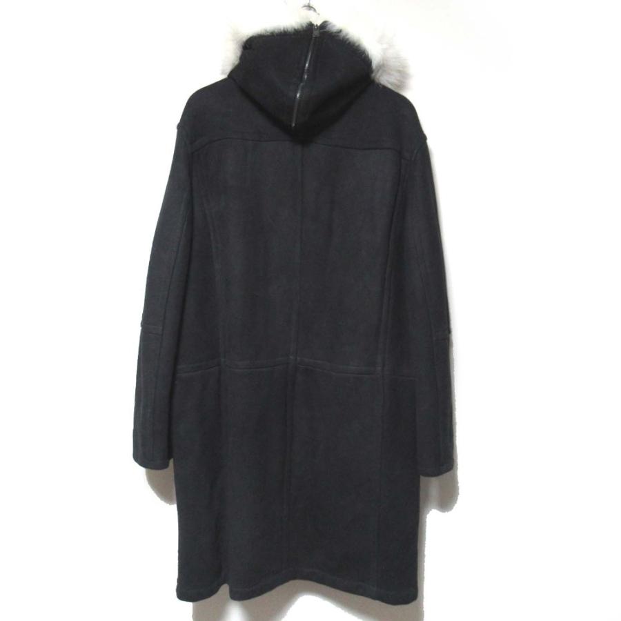 LOUIS VUITTON 黒 フード付きウールコート ルイ・ヴィトンのウィメンズアウター、“旅人”を思わせるラップ