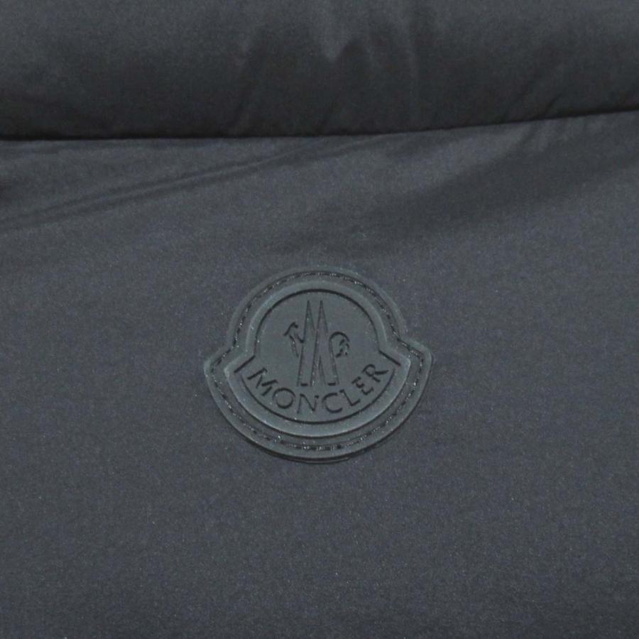 美品 MONCLER モンクレール AMAK ロゴプリント フード収納 ナイロン ダウンベスト H20911A00110 サイズ4 ブラック メンズ 古着 中古の画像