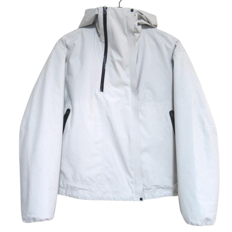美品 24AW HERNO ヘルノ Laminar ラミナー GORE-TEX フーディー パデッドジャケット GI00096DL サイズ38 ライトグレー レディース 古着 中古 USED HERNO（ヘルノ） 美品 24AW HERNO Laminar ラミナー GORE-TEX