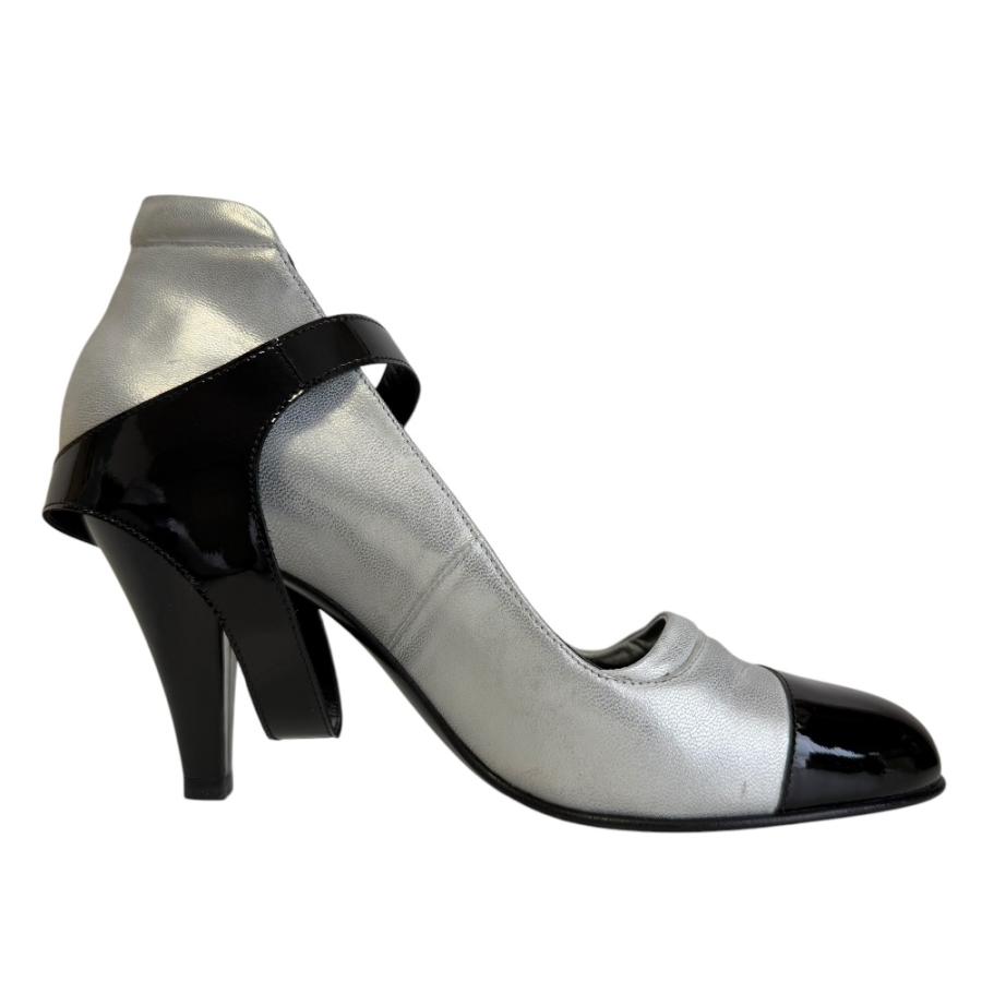 CHANEL 未使用 シャネル パテント レザー アーモンドトゥ