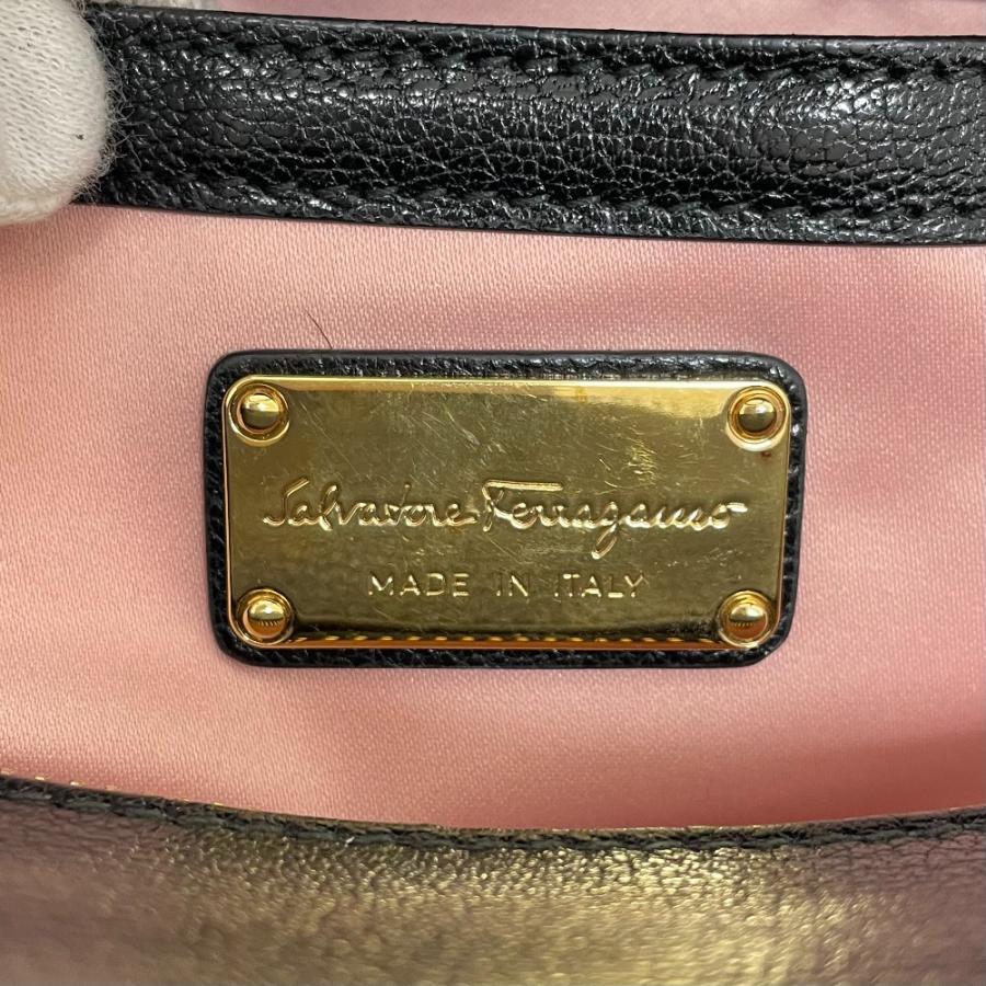 Salvatore Ferragamo バーガンディ ハンドバッグ バーガンディ FERRAGAMO(フェラガモ) バッグ・カバン(レディース