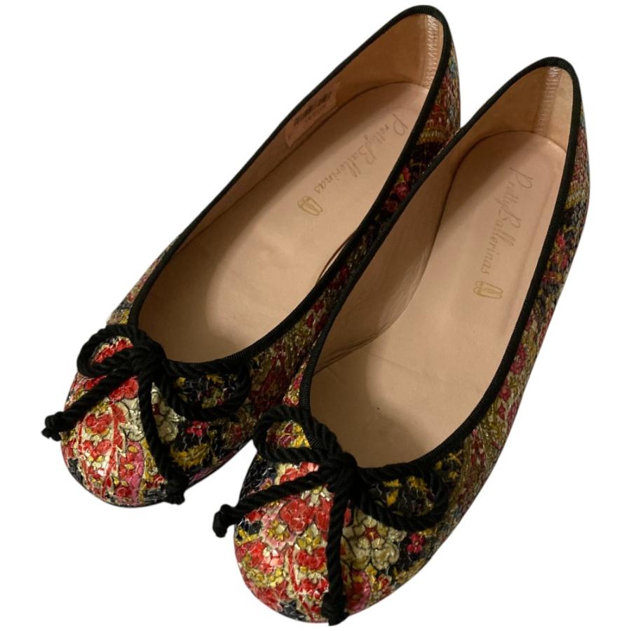 pretty ballerinas プリティバレリーナ フラットシューズ 極美品 クラシックな曲線のラウンドトゥに2.5cmのヒールがついた