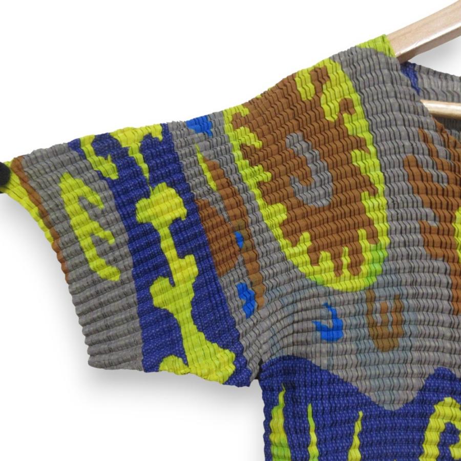 ISSEY MIYAKE（イッセイミヤケ） 美品 総柄プリント プリーツ ショート