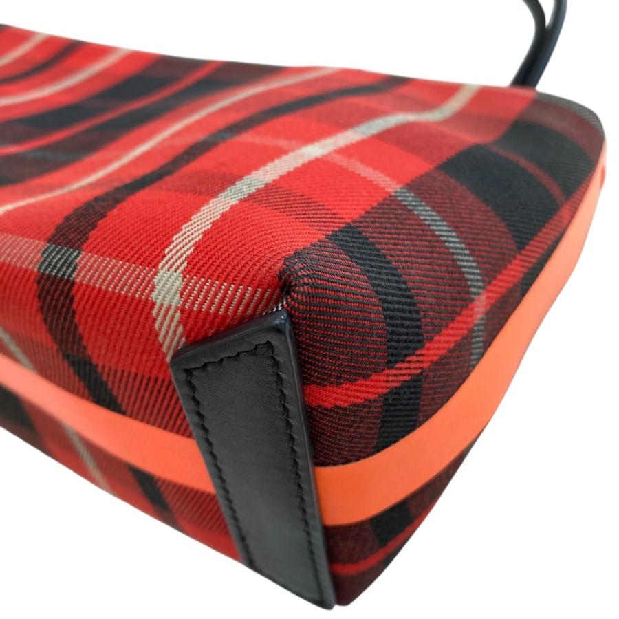 BURBERRY（バーバリー） 新品同様 チェック柄 クラッチバッグ ポーチ