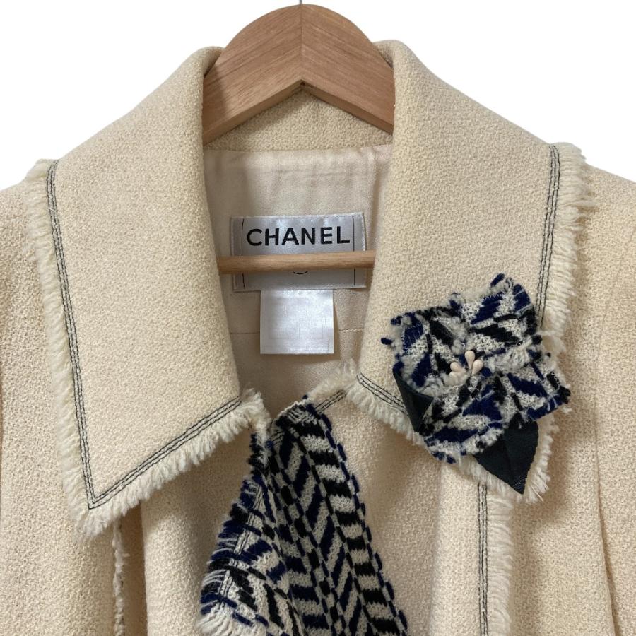 04A CHANEL シャネル コサージュ付き ツイードコート P24497 サイズ34 アイボリー レディース 古着 中古の画像