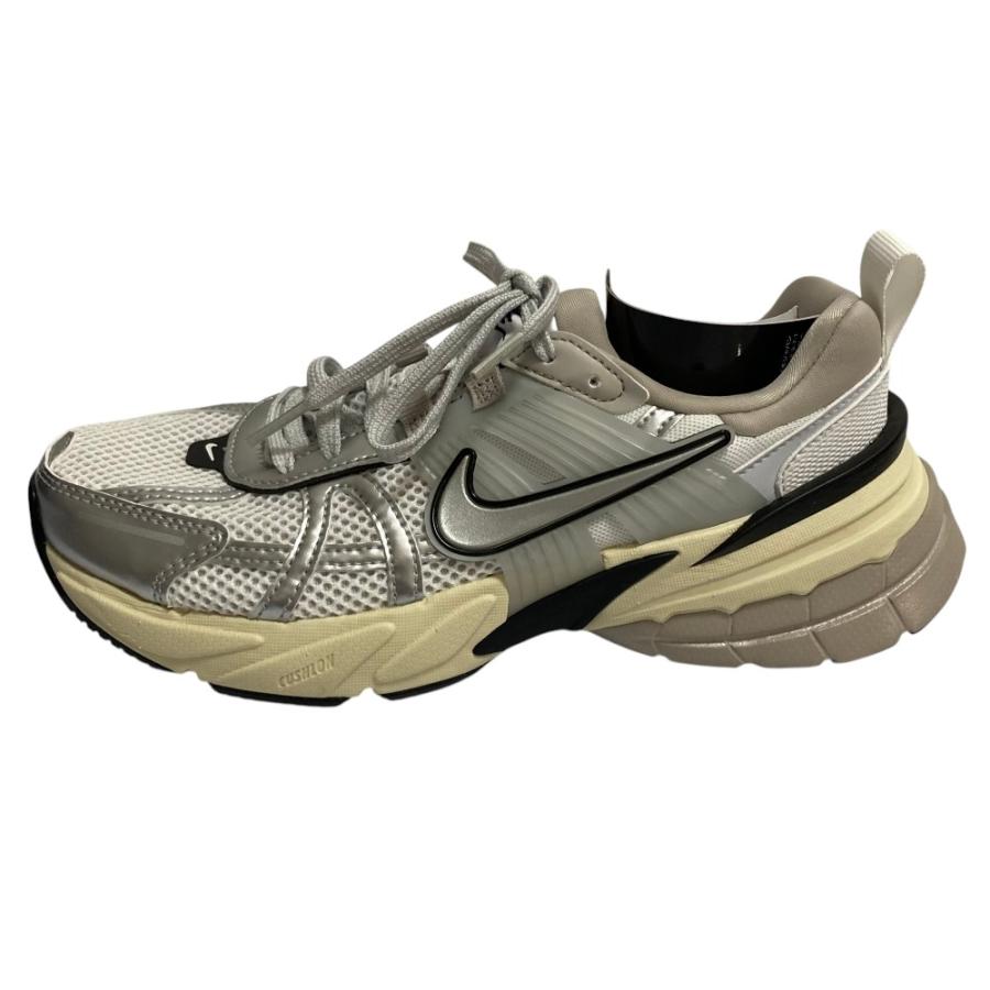 NIKE（ナイキ） 未使用 W V2K RUN ランニングシューズ スニーカー 