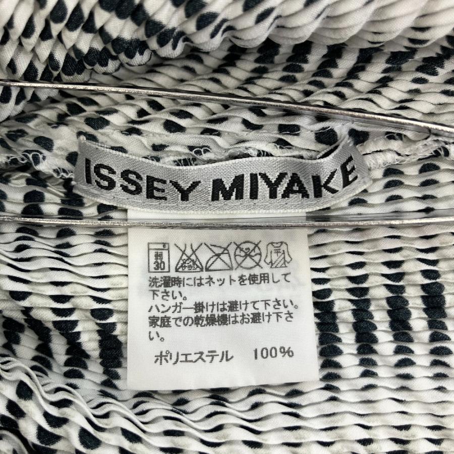 イッセイミヤケ ISSEY MIYAKE(T.) ドット柄プリーツトップス ISSEY MIYAKE（イッセイミヤケ） ドットプリント プリーツ ドルマン