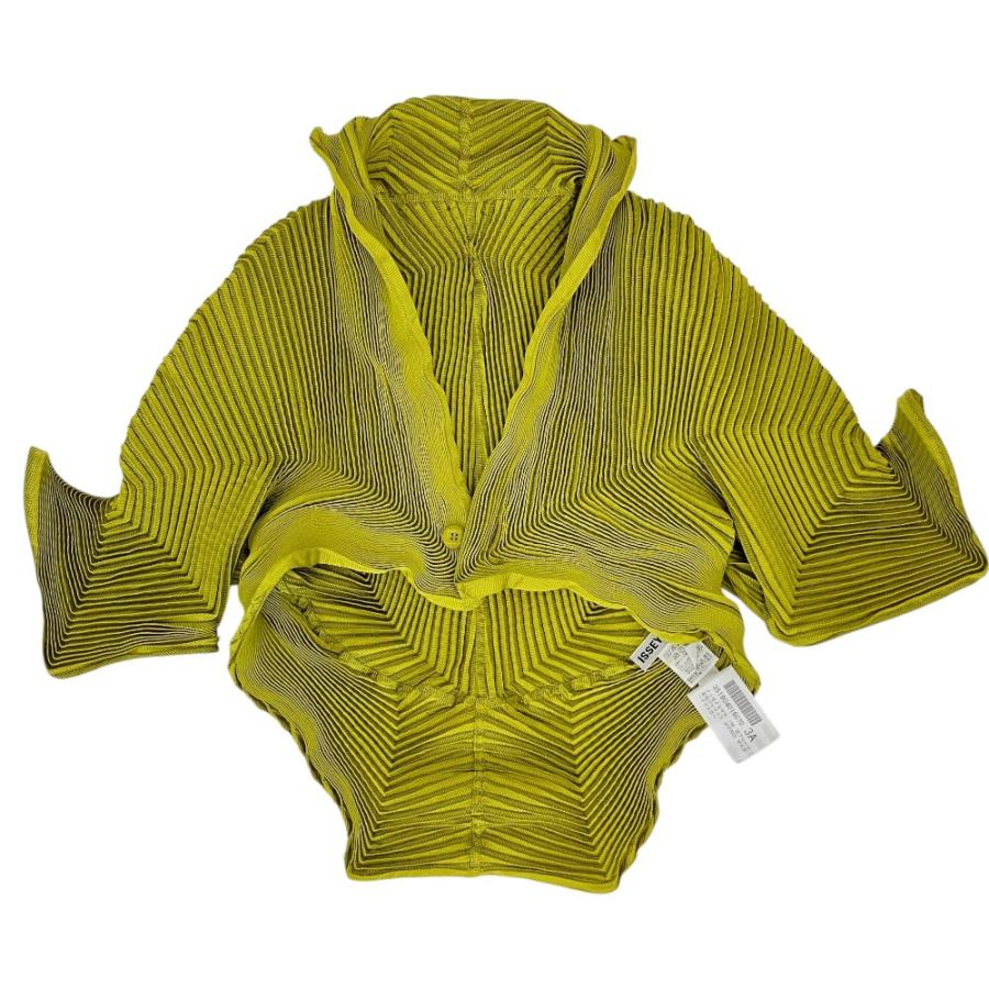 ISSEY MIYAKE（イッセイミヤケ） 新品同様 3D スチームストレッチ 