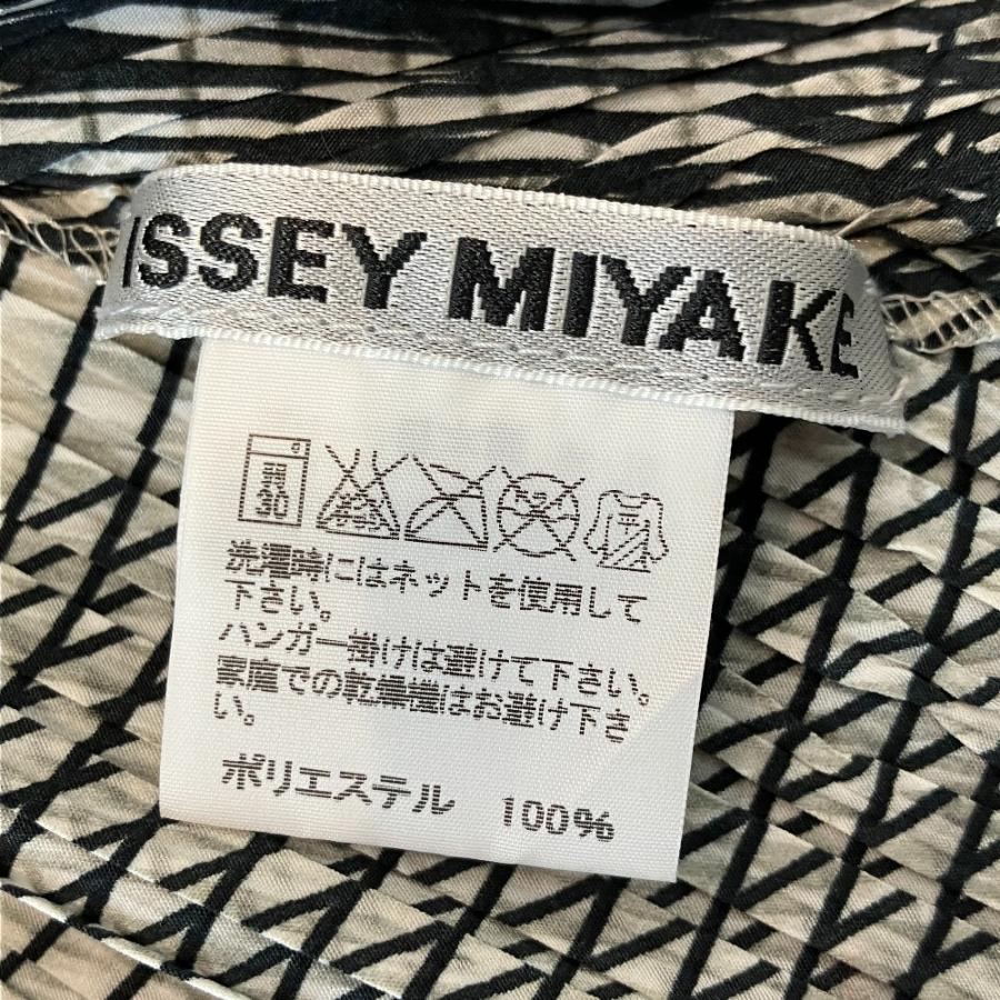 極美品 ミーイッセイミヤケ 変形プリーツ シャツ ブラウス トライバル 総柄 ISSEY MIYAKE（イッセイミヤケ） 美品 クリーニング済み 変形プリーツ