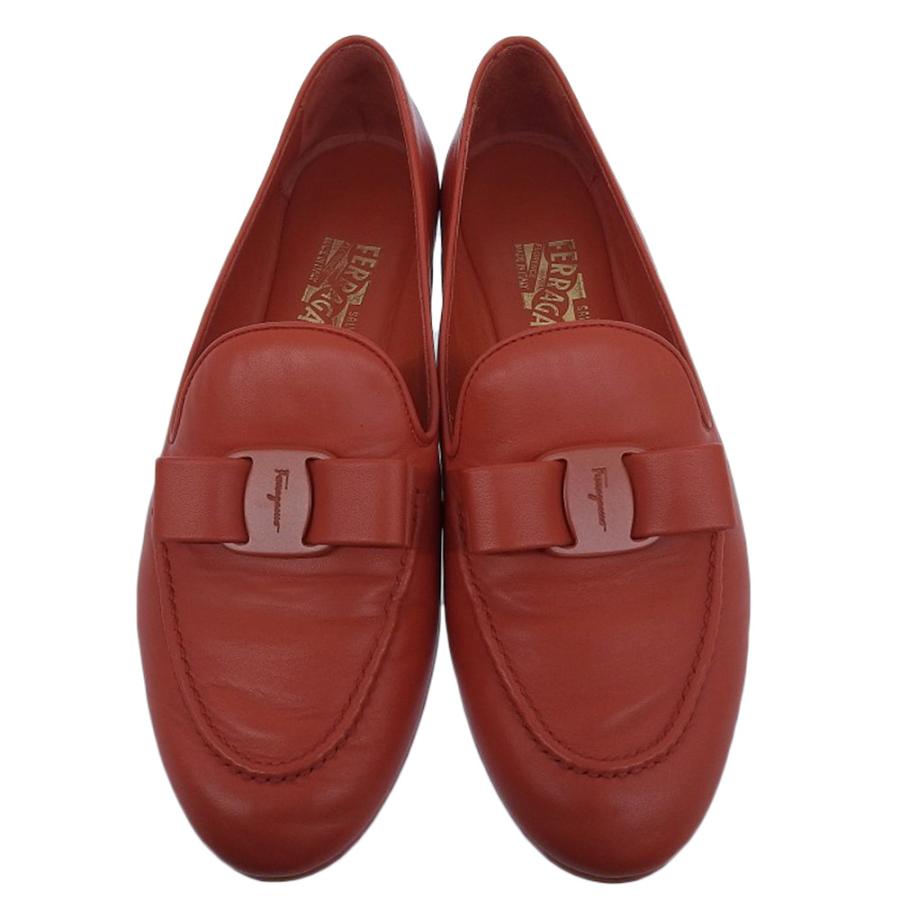 美品 Salvatore Ferragamo サルヴァトーレフェラガモ LESLEY レザー 