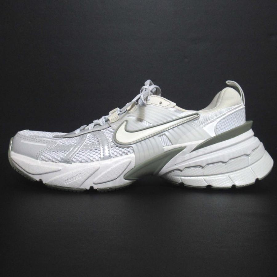 NIKE（ナイキ） 未使用 W V2K RUN ラン スニーカー リフレクティブ 