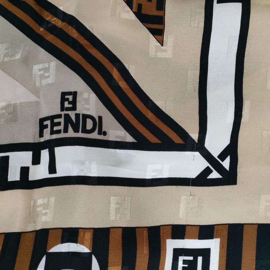 FENDI（フェンディ） 良品 シルク100％ 総柄 大判 バンダナ スカーフ