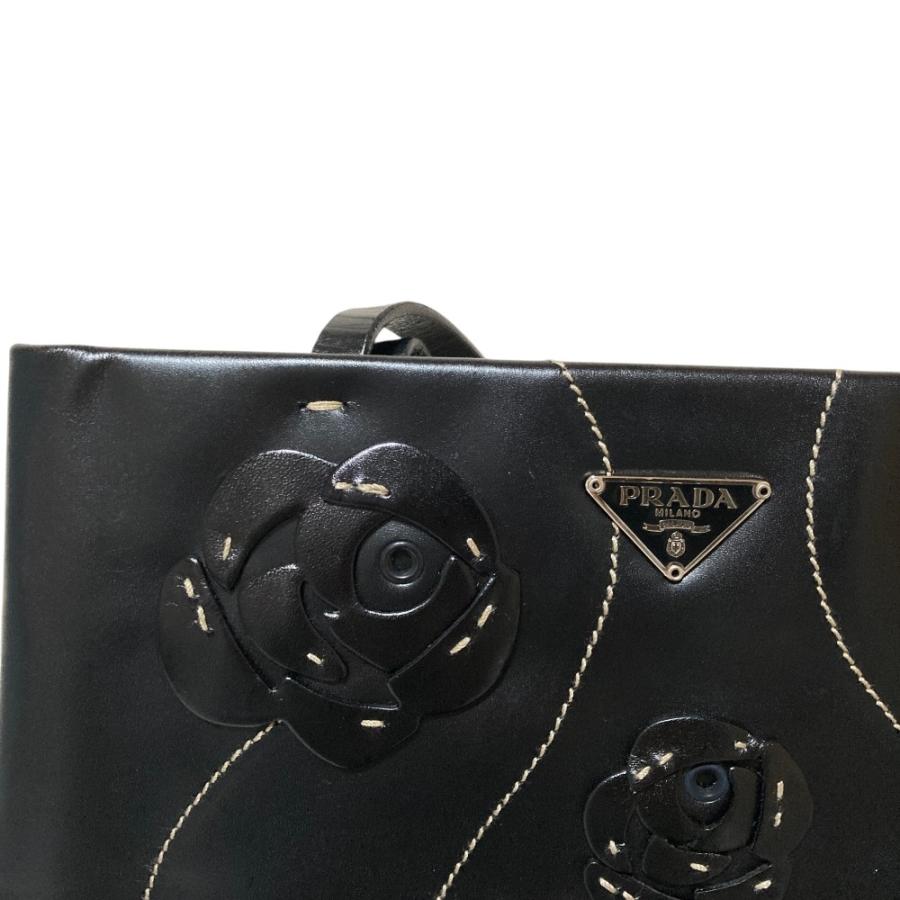 PRADA（プラダ） 美品 トライアングルロゴプレート フラワーモチーフ