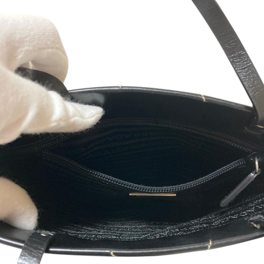 PRADA（プラダ） 美品 トライアングルロゴプレート フラワーモチーフ