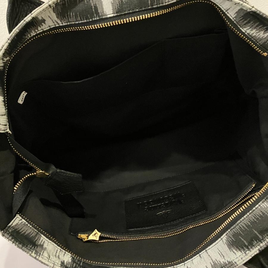 Vivienne Westwood（ヴィヴィアンウエストウッド） 美品 レオパード柄