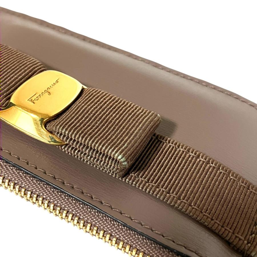 美品 Salvatore Ferragamo サルヴァトーレフェラガモ ヴァラリボン