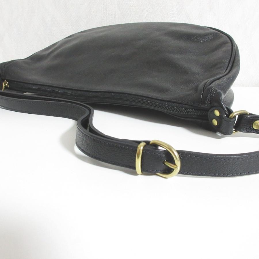 IL BISONTE（イルビゾンテ） 美品 レザー ハーフムーン ショルダー