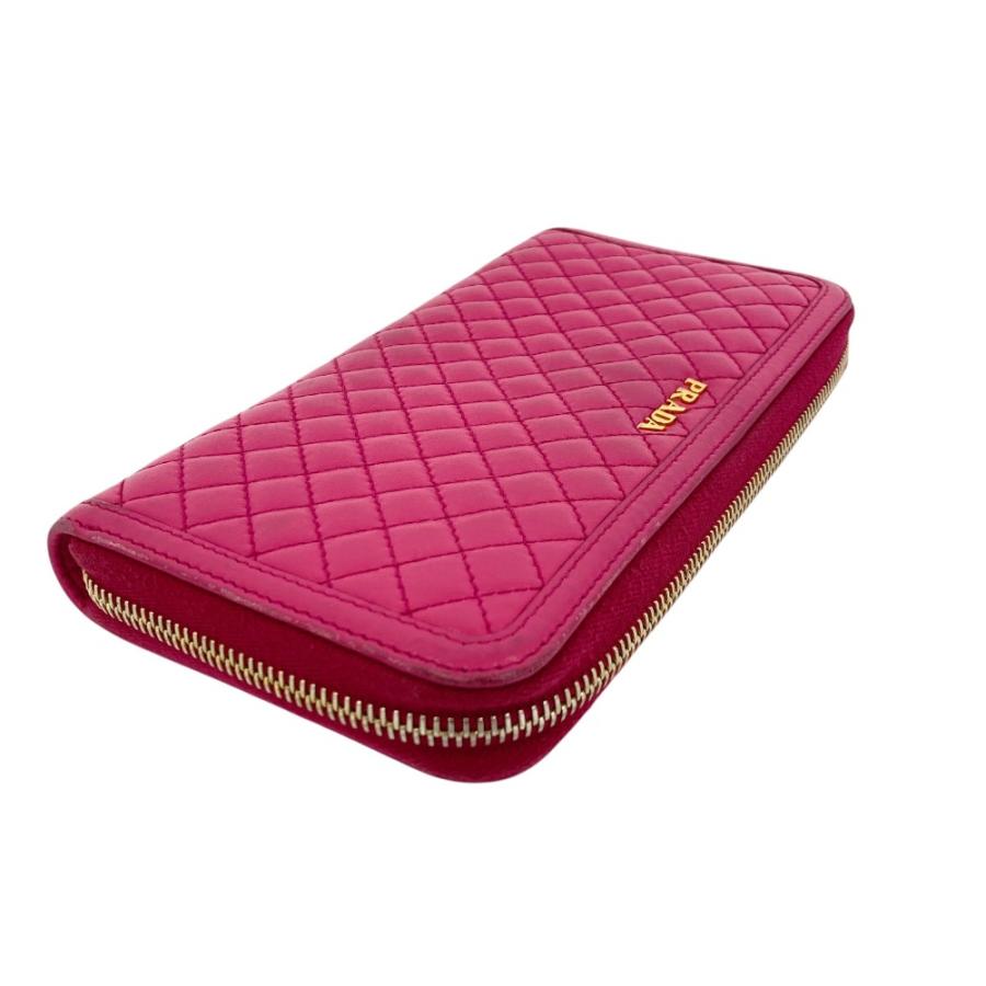 PRADA（プラダ） キルティングレザー ラウンドファスナーロング