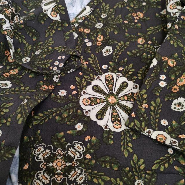 R&D.M.Co- 新品 KALEIDOSCOPE FLOWER タイローブ 定価55000円 カーディガン 23AW ブラウン オールドマンズテーラー 4-0802M 243527