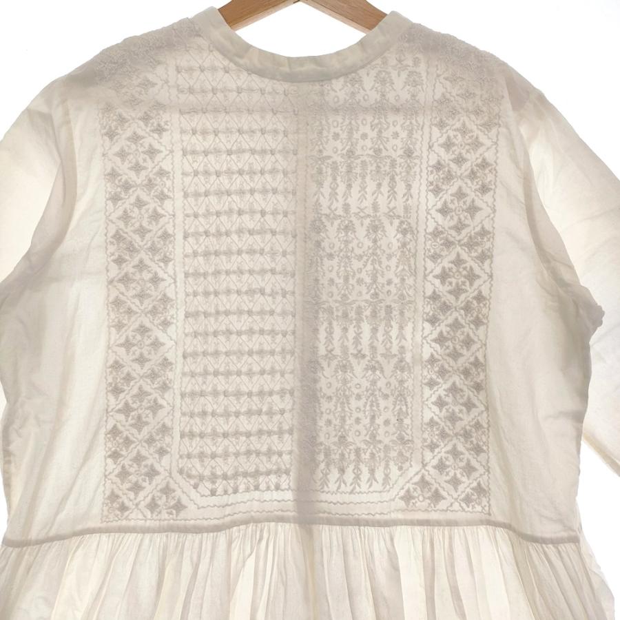 maison de soil（メゾンドソイル） バンドカラー ギャザー 刺繍入り