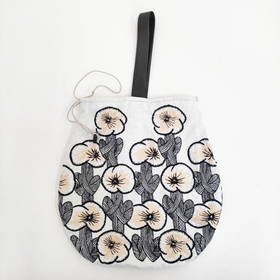 mina perhonen zs9003 hanakaze pear bag 刺繍 ペアーバッグ 巾着 トートバッグ ホワイト ブラック レディース ミナペルホネン【中古】5-0718G♪ mina perhonen（ミナペルホネン） mina perhonen zs9003 hanakaze pear