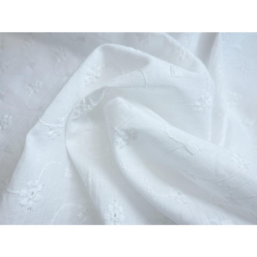 生地 刺繍 エンブロイダリー レース 小花 綿100％ インド : 生地の