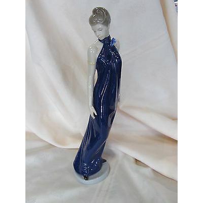 秋冬の主役◎ リヤドロ NAO BY LLADRO ELEGANCE SPECIAL EDITION #1831 BRAND NIB WOMAN BLUE DRESS SAVE$ FS 【3202193556】(16885円)