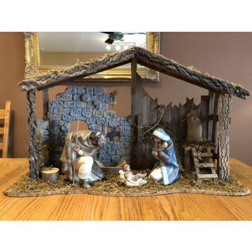 リヤドロ Lladro 4 Piece Nativity Set. Joesph, Mary, And Jesus, Stable