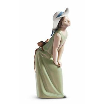 LLADRO（リヤドロ） LLADRO CURIOUS GIRL WITH STRAW HAT FIGURINE
