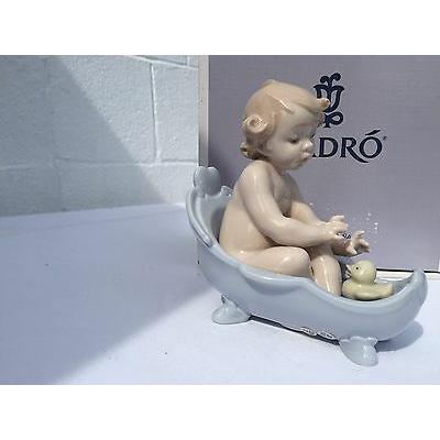 大量購入用 リヤドロ Lladro Figurine Let´s Take a Bath! Item#010.06871 Quieres que te bane?