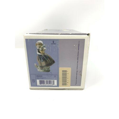 LLADRO（リヤドロ） NEW LLADRO, Spring Is Here Girl Figurine #05223