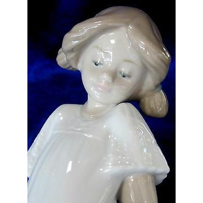 LLADRO（リヤドロ） NAO BY LLADRO SO SHY GIRL FIGURINE #1109 BRAND