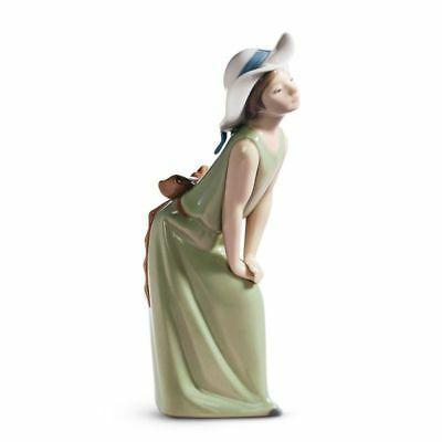 リヤドロ 女の子　麦わら帽子の好奇心旺盛な少女 LLADRO（リヤドロ） Lladro Curious Girl with Straw Hat Figurine