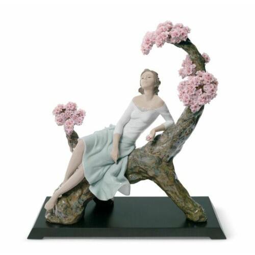 リヤドロ NEW!  Lladro Sweet Scent of Blossoms Woman Figurine. Limited Edition #8360.｜kijisystem