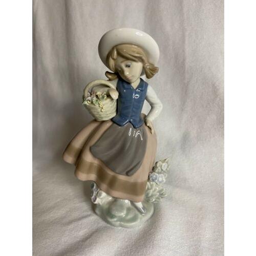 リヤドロ 1983 Vintage LLADRO #5221 Figurine SWEET SCENT Girl Flower Basket 6.5