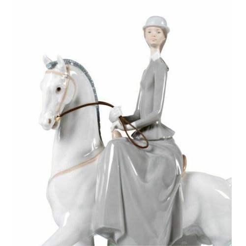【大幅値下げ】【新品未使用】リヤドロ　woman on horse Woman on Horse Figurine | Lladró® Canada
