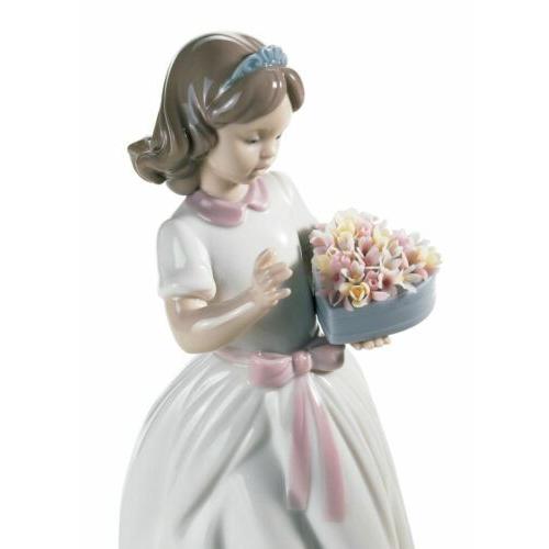 LLADRO（リヤドロ） ?Lladro For A Special Someone Girl Figurine