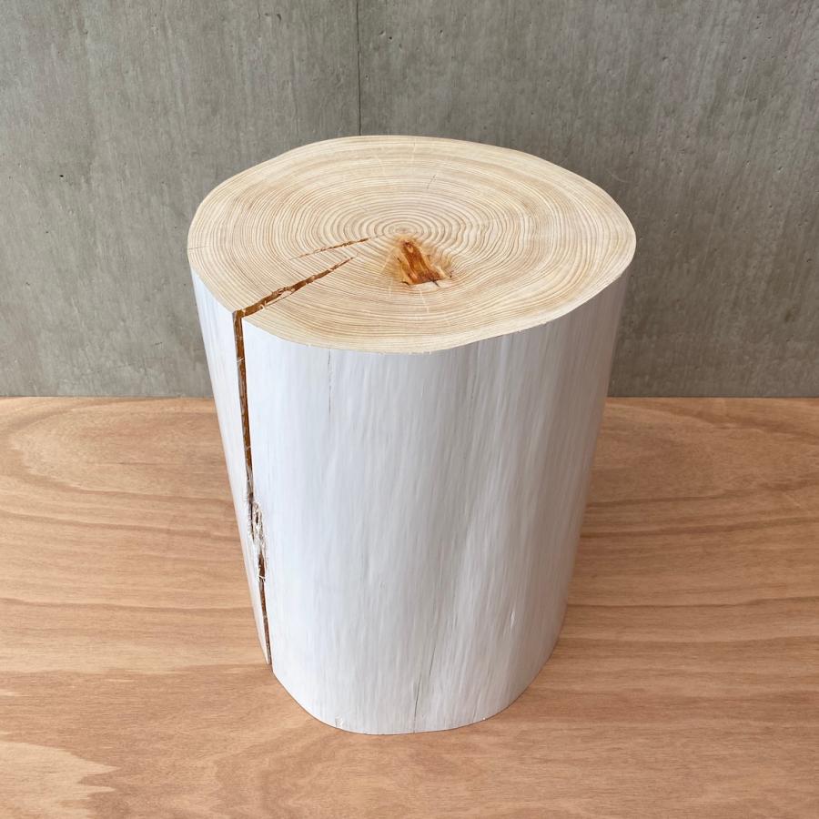 現品限り! 白ペンキ ヒノキのクラック切り株 スツール 丸太 椅子 現品限り! 白ペンキ ヒノキのクラック切り株 スツール 丸太 椅子