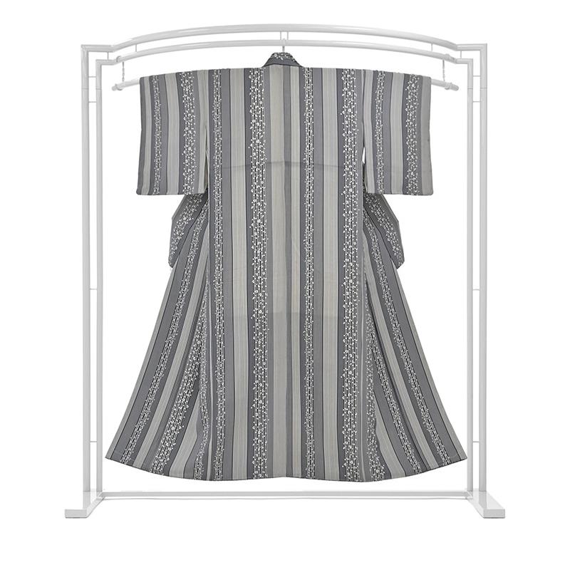 着物だいやす SALE305□小紋□縦縞に桜吹雪文 モノトーン 白黒 着物だいやす SALE305□小紋□縦縞に桜吹雪文 モノトーン 白黒