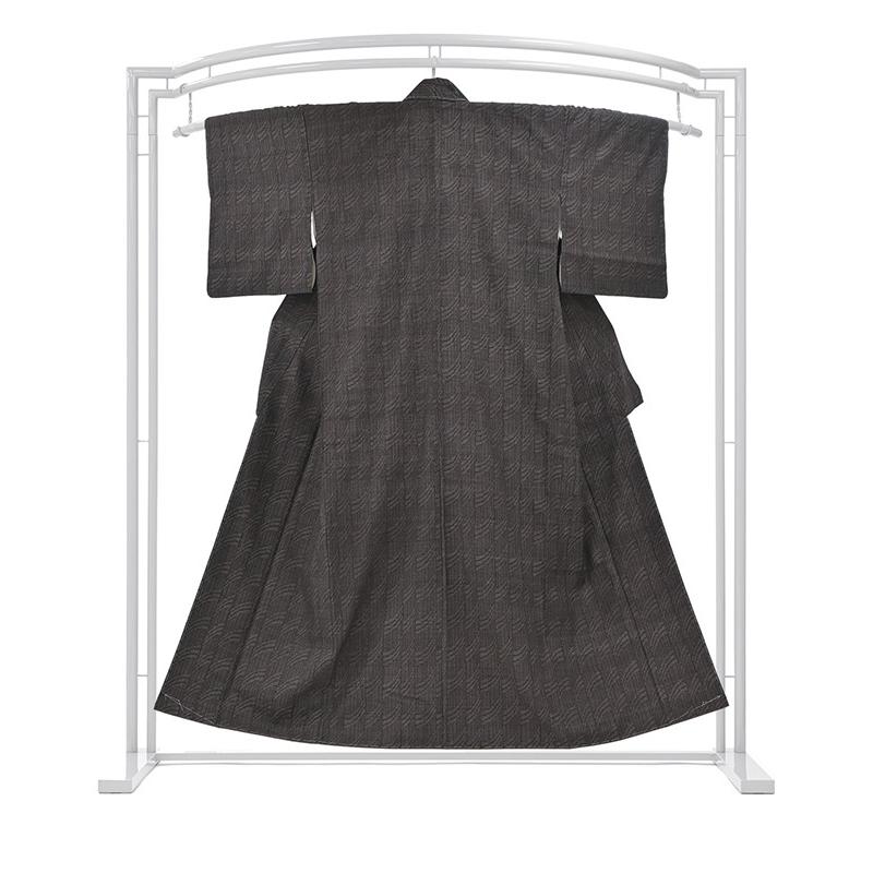 着物だいやす 120□本場結城紬□本結城 飾り縦縞文 100山亀甲絣 墨黒色