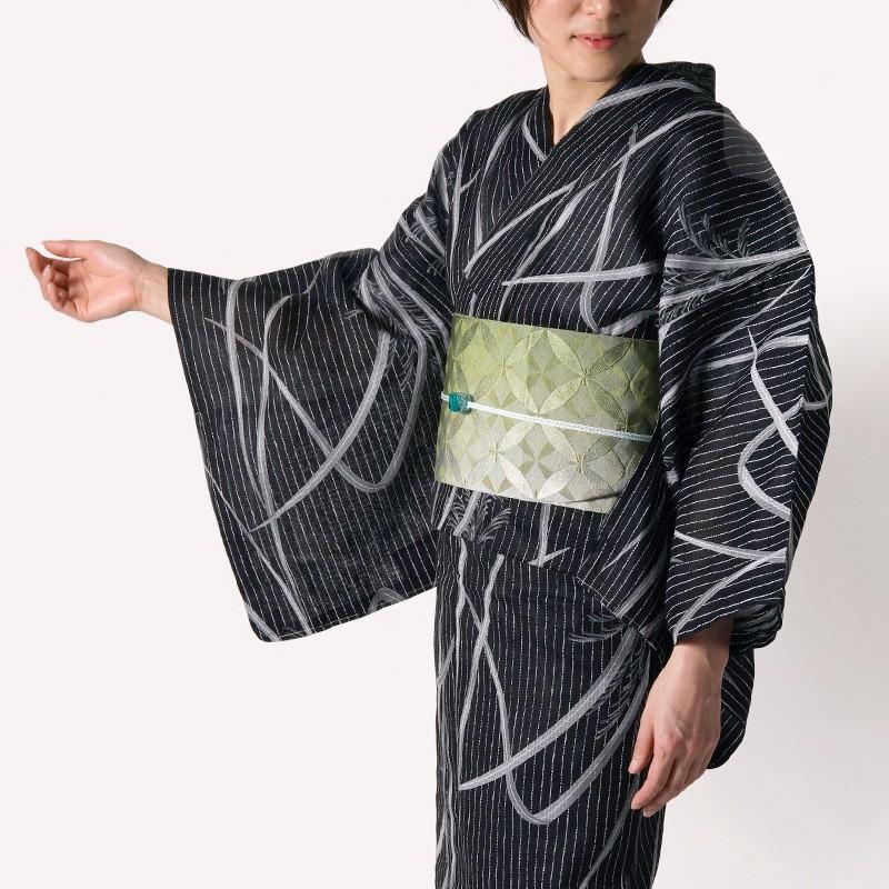 白地の花柄 振袖 正絹 コシノジュンコ