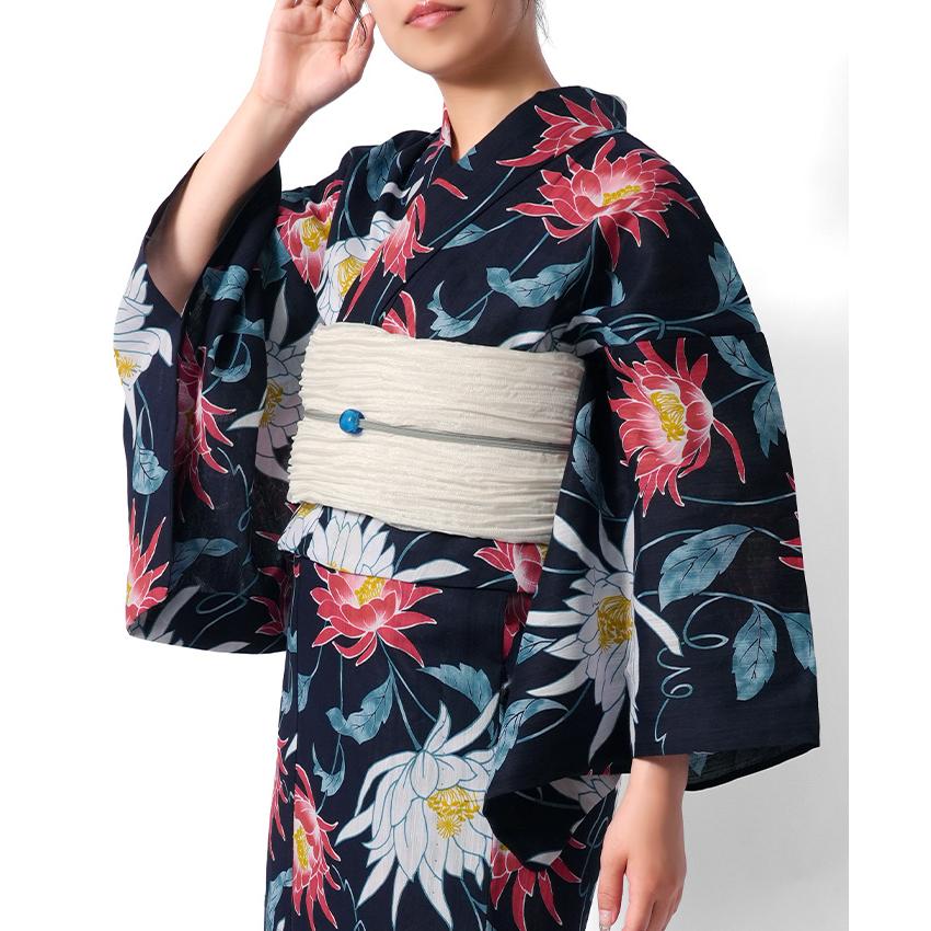 未使用品　綿　本染浴衣　コーマ地　夏物　158裄67 黒　赤　白　バラ　個性的 浴衣 手捺染 月下美人 紺地 赤 綿 陽炎 花 レディース 仕立上がり 清涼