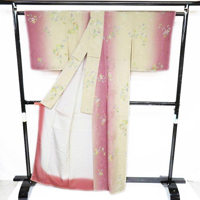 小紋 着物 中古 袷 カジュアル 花模様 牡丹唐草 地模様 暈し 退紅色 砥