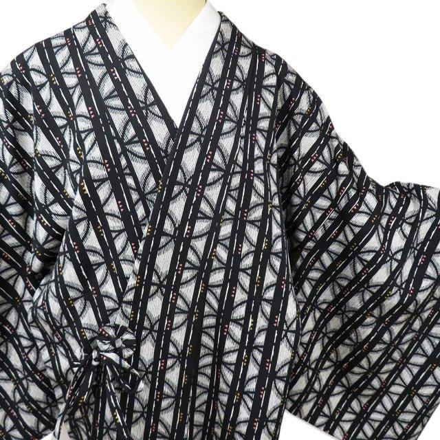 コート 道中着 着物 中古 正絹 七宝模様 黒色 多色 身丈110cm 裄70.5cm きもの北條 A1019-2 コート 道中着 着物 中古 正絹 七宝模様 黒色 多色 身丈110cm 裄70.5cm