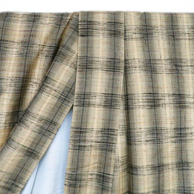 紬 付け下げ 付下げ 着物 中古 正絹 袷 カジュアル 麦藁色 黒色 多色 身丈162cm 裄69cm M きもの北條 A1101-2 紬 付け下げ 付下げ 着物 中古 正絹 袷 カジュアル 麦藁色 黒色 多色