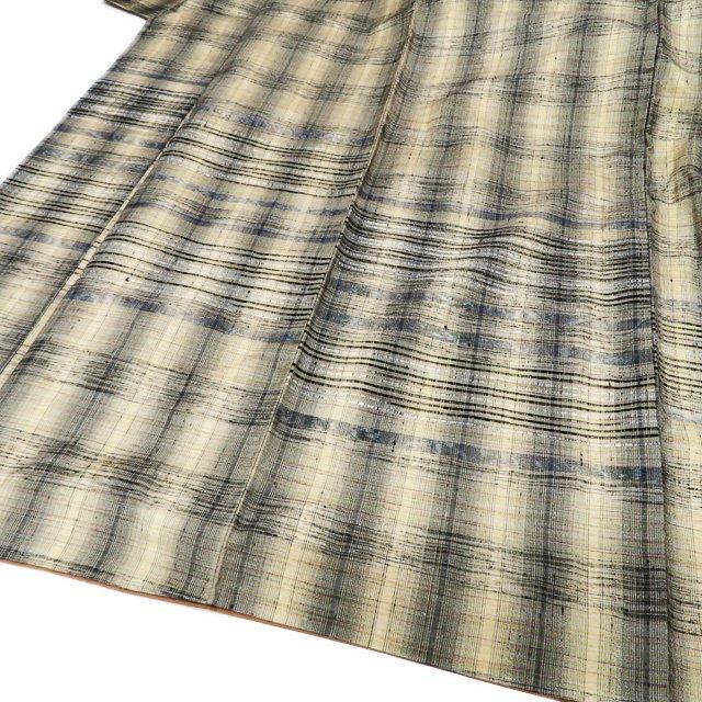 紬 付け下げ 付下げ 着物 中古 正絹 袷 カジュアル 麦藁色 黒色 多色 身丈162cm 裄69cm M きもの北條 A1101-2 紬 付け下げ 付下げ 着物 中古 正絹 袷 カジュアル 麦藁色 黒色 多色