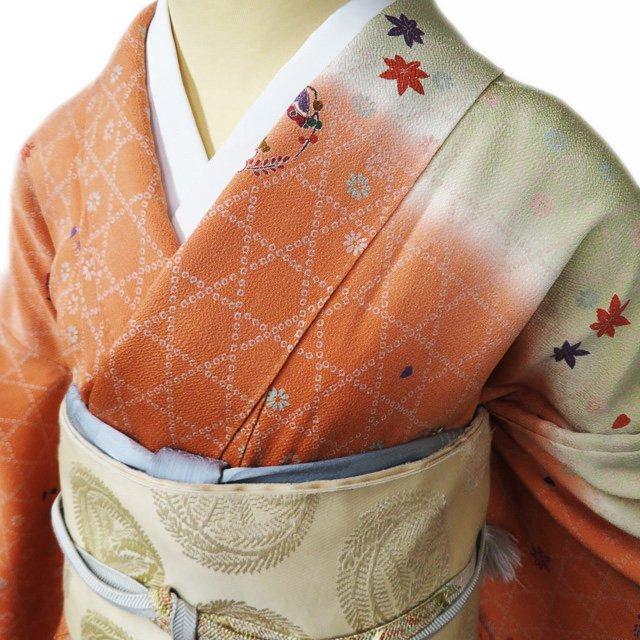 訪問着 着物 未使用 正絹 袷 花と蝶の図 籠目模様 暈し 縮緬地 東雲色