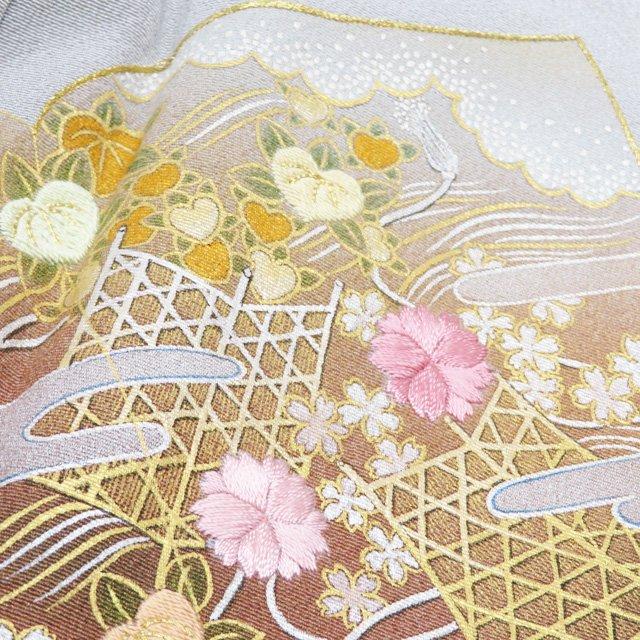 特選 付け下げ 付下げ 訪問着 着物 中古 袷 福田喜三郎 刺繍 和本に花 暈し 絹鼠色 煤色 金 身丈164cm 裄70cm L ワイド きもの北條 A1168-8の画像